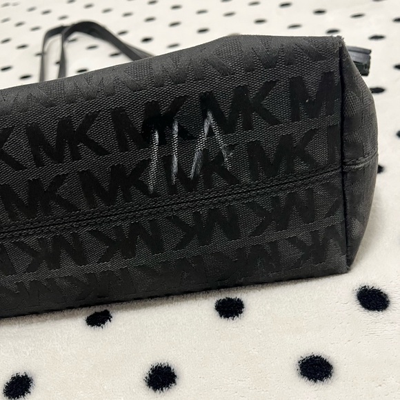 Michael Kors Jet Set Tassel Chain Tote - Picture 8 of 14